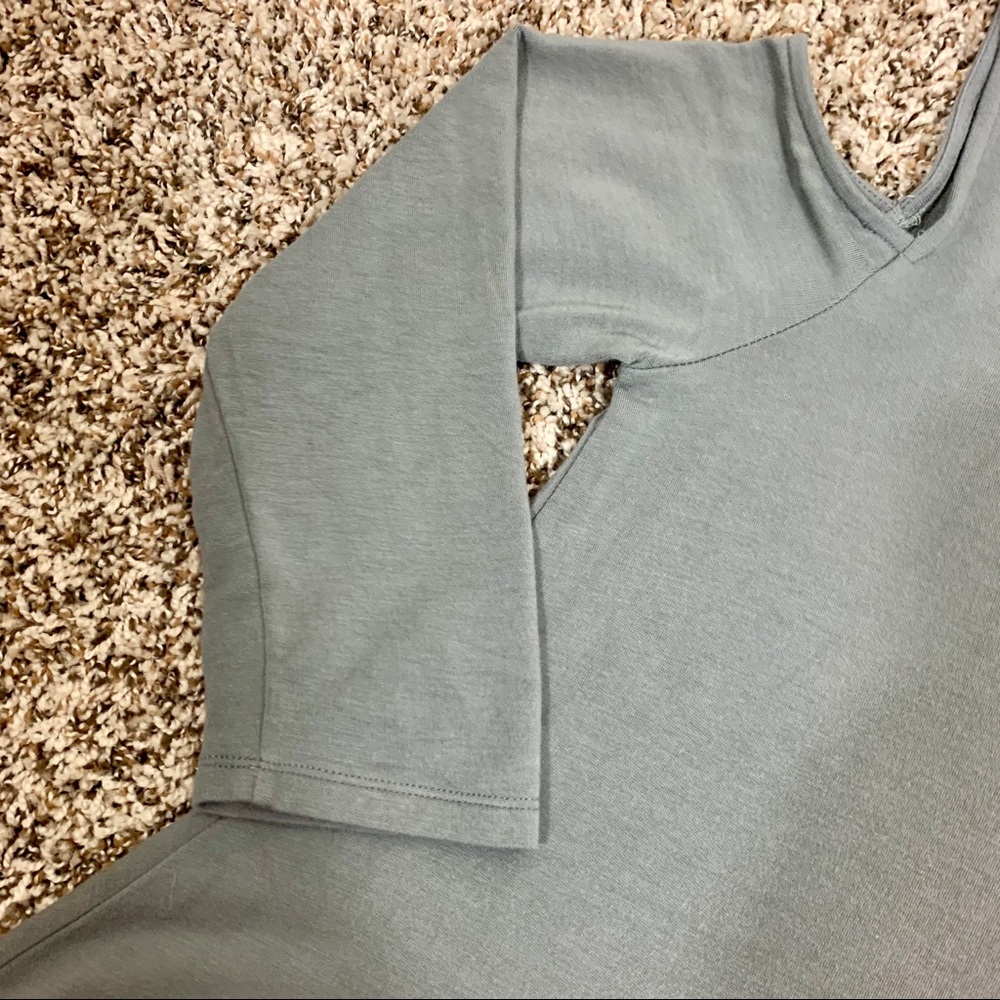 Bloomingdale’s Cupio Cold Shoulder Grey Tunic - Picture 8 of 8